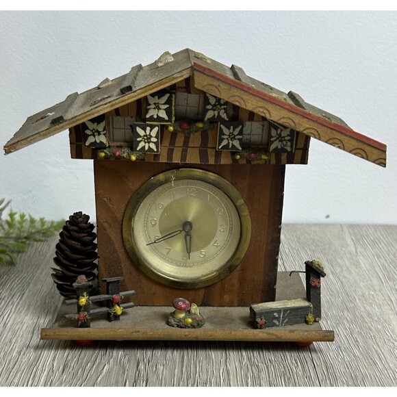 Vintage Wooden Bavarian Lodge Cabin Clock - Clock Works But House Needs TLC - Picture 1 of 12